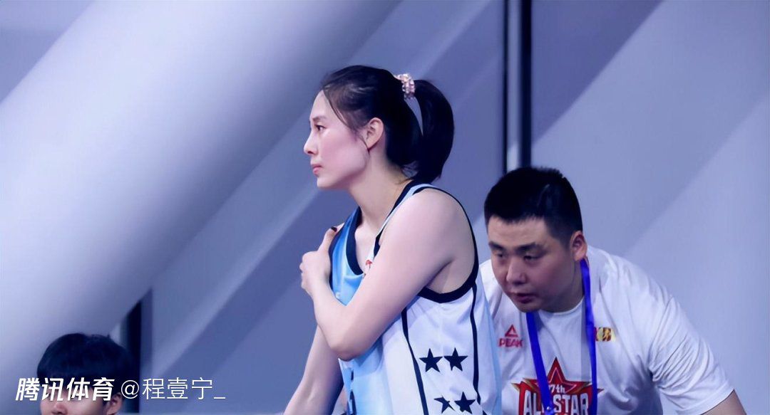 第一部中的女主杰西卡;罗瑟和男主伊瑟尔;布罗萨德已确认回归，继续扮演自己的角色